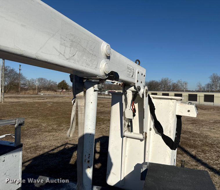 image for item ES5759 2011 Ford F450 Super Duty bucket truck