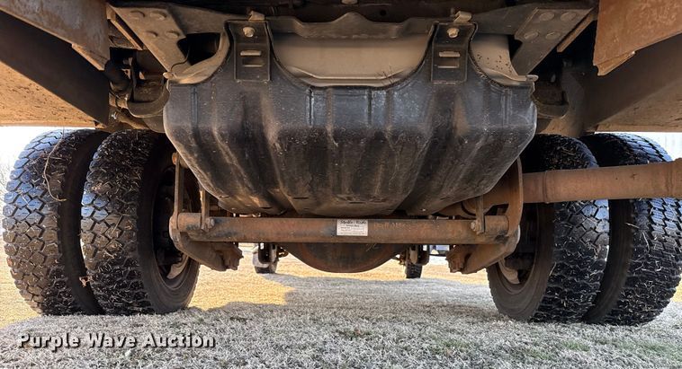 image for item ES5759 2011 Ford F450 Super Duty bucket truck