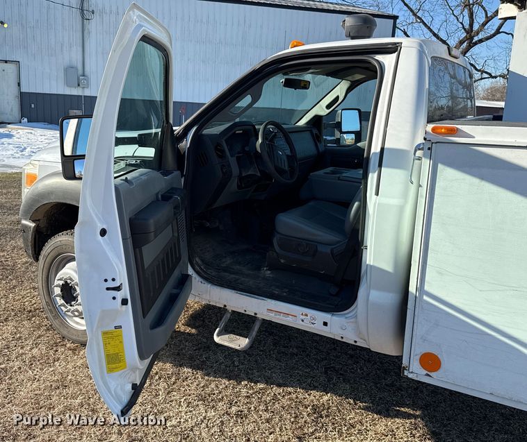 image for item ES5759 2011 Ford F450 Super Duty bucket truck