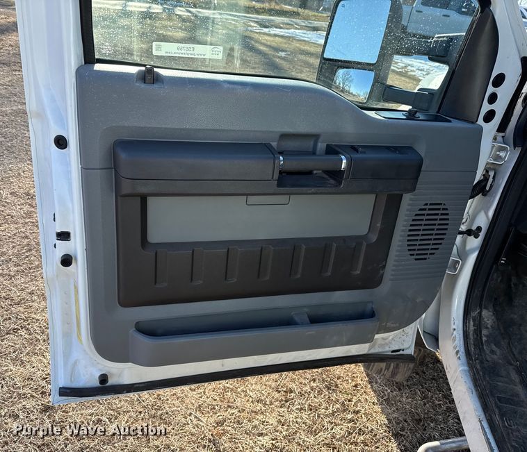 image for item ES5759 2011 Ford F450 Super Duty bucket truck