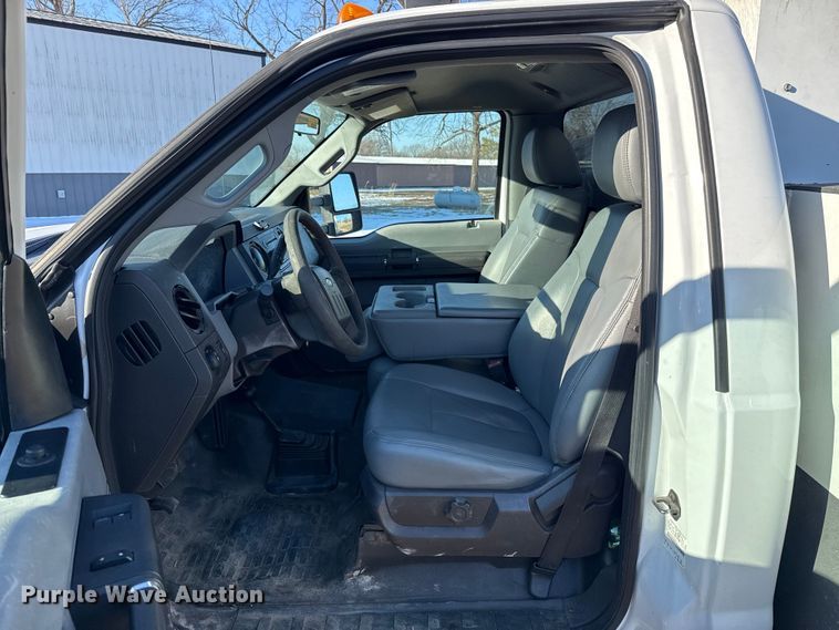 image for item ES5759 2011 Ford F450 Super Duty bucket truck