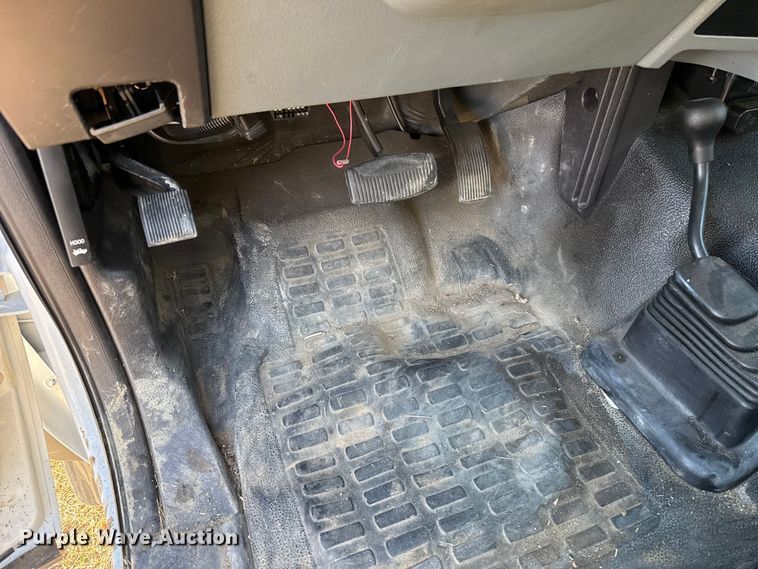 image for item ES5759 2011 Ford F450 Super Duty bucket truck