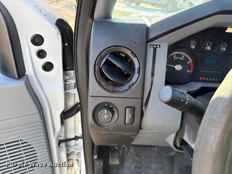 image for item ES5759 2011 Ford F450 Super Duty bucket truck