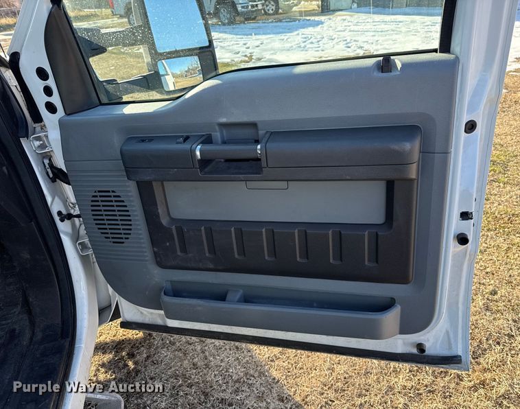 image for item ES5759 2011 Ford F450 Super Duty bucket truck