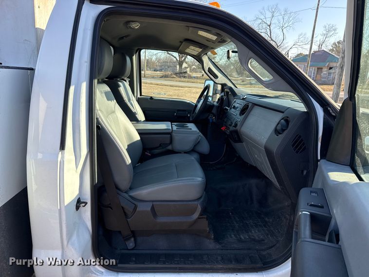 image for item ES5759 2011 Ford F450 Super Duty bucket truck