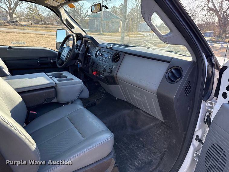 image for item ES5759 2011 Ford F450 Super Duty bucket truck