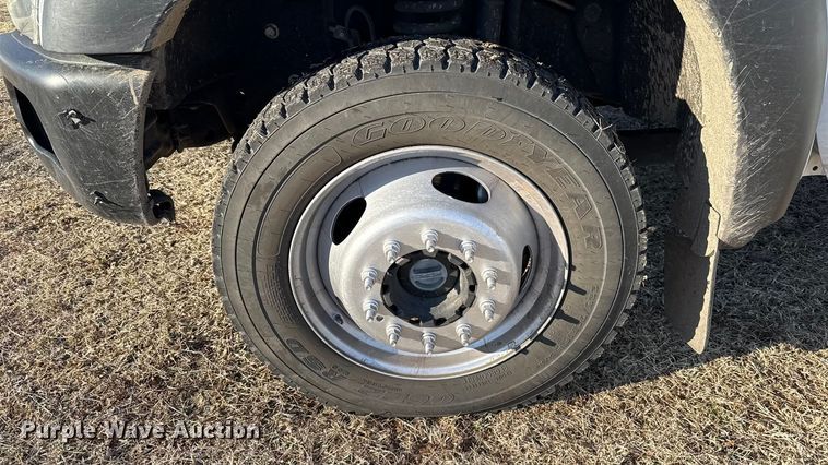 image for item ES5759 2011 Ford F450 Super Duty bucket truck