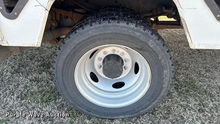 image for item ES5759 2011 Ford F450 Super Duty bucket truck