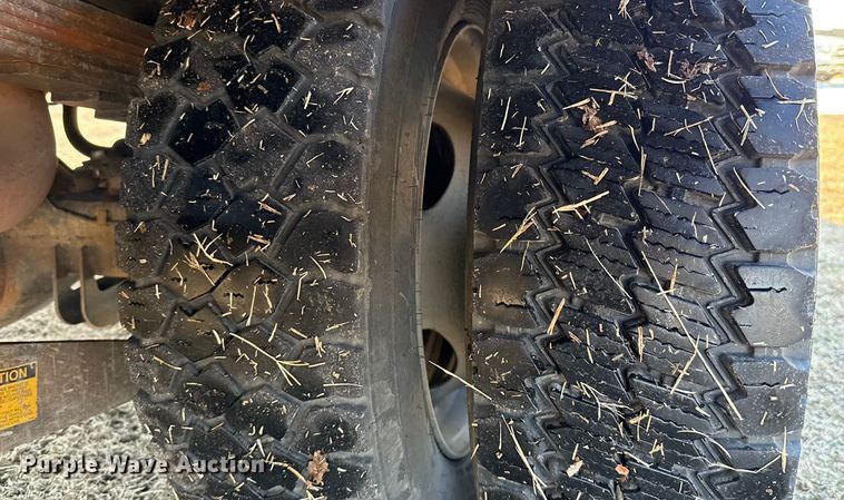 image for item ES5759 2011 Ford F450 Super Duty bucket truck