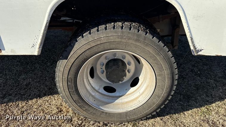 image for item ES5759 2011 Ford F450 Super Duty bucket truck