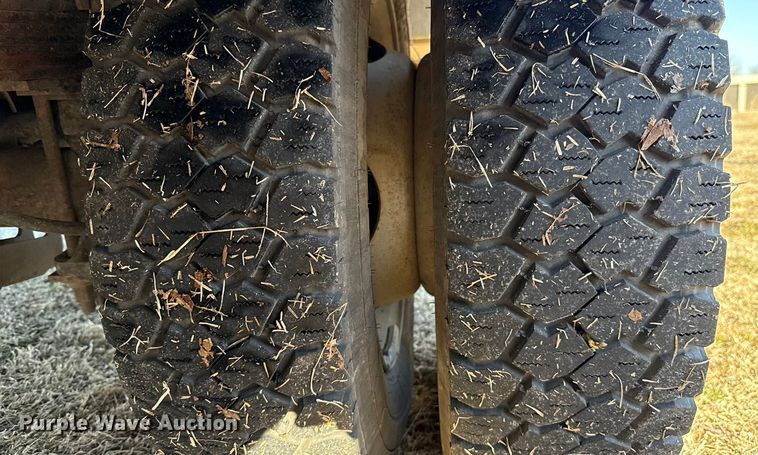 image for item ES5759 2011 Ford F450 Super Duty bucket truck