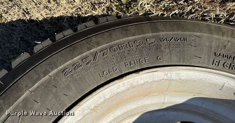 image for item ES5759 2011 Ford F450 Super Duty bucket truck