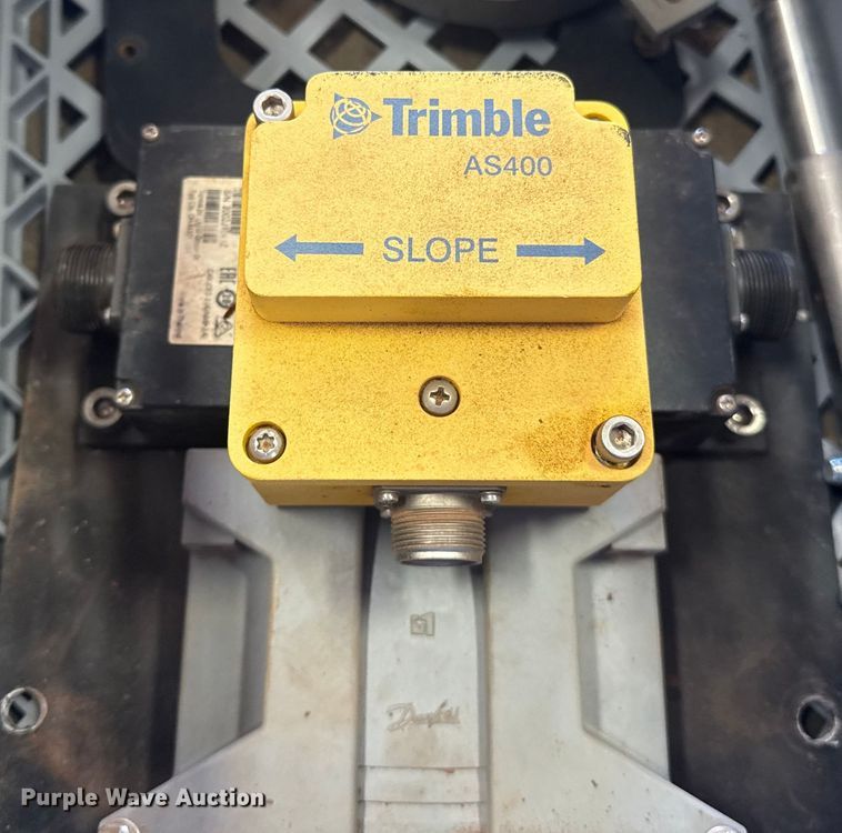 image for item ES5762 Trimble grade control system