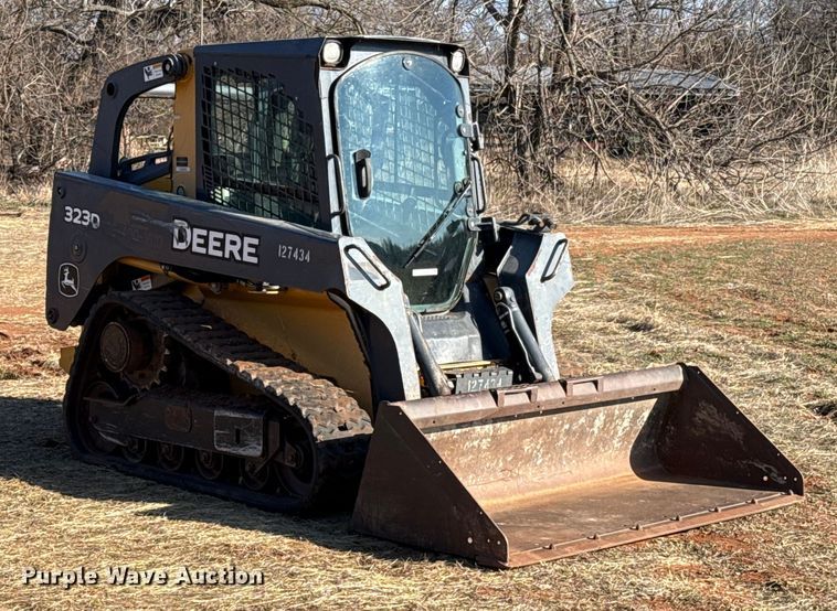 image for item ES5769 2013 John Deere 323DT tracked skid steer loader