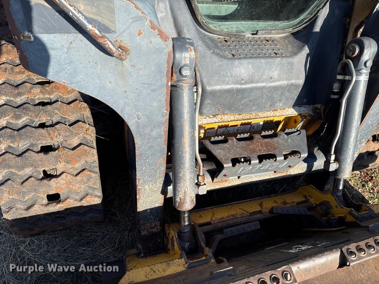 image for item ES5769 2013 John Deere 323DT tracked skid steer loader