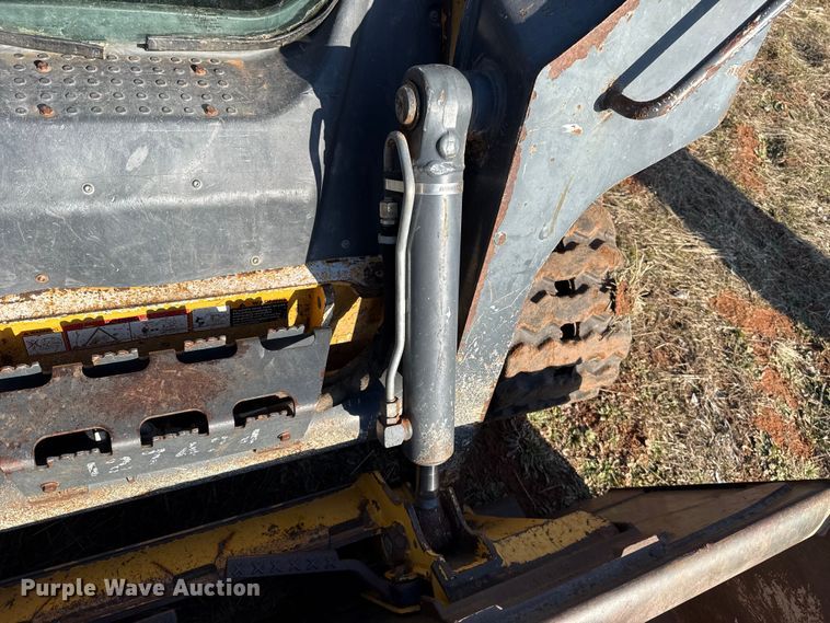 image for item ES5769 2013 John Deere 323DT tracked skid steer loader