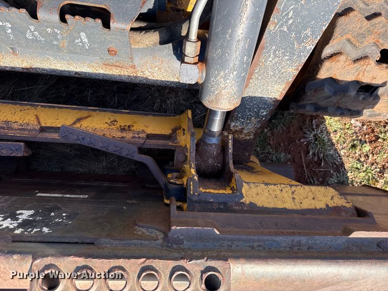 image for item ES5769 2013 John Deere 323DT tracked skid steer loader