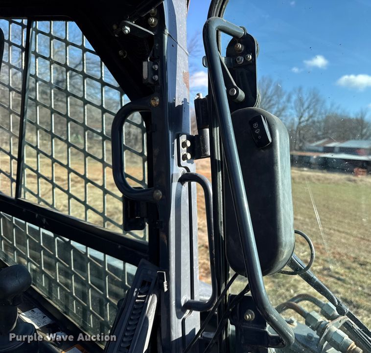 image for item ES5769 2013 John Deere 323DT tracked skid steer loader