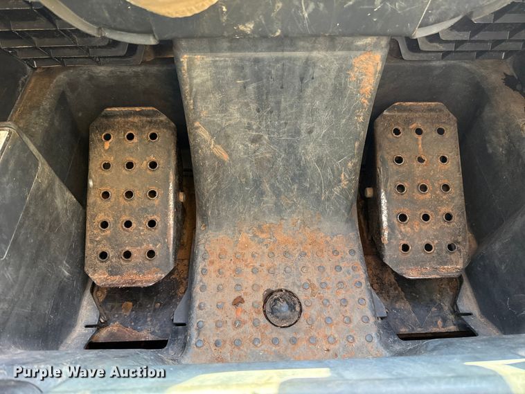 image for item ES5769 2013 John Deere 323DT tracked skid steer loader