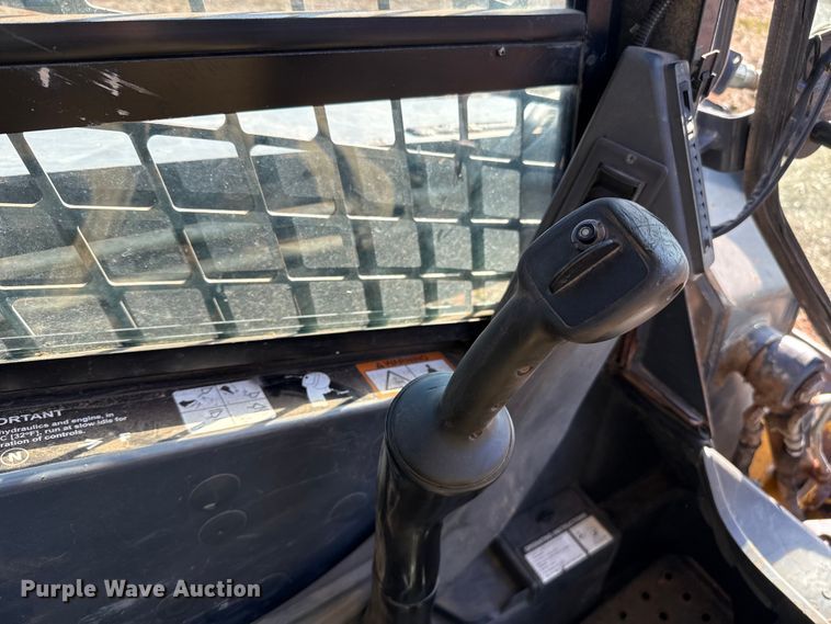 image for item ES5769 2013 John Deere 323DT tracked skid steer loader