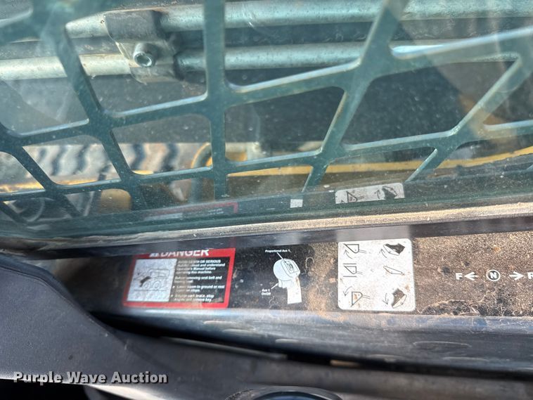 image for item ES5769 2013 John Deere 323DT tracked skid steer loader