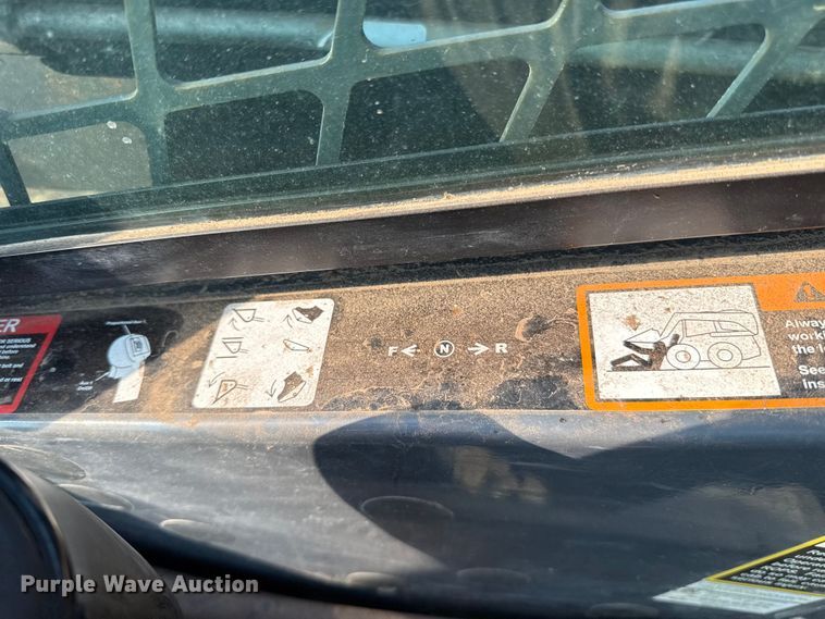 image for item ES5769 2013 John Deere 323DT tracked skid steer loader