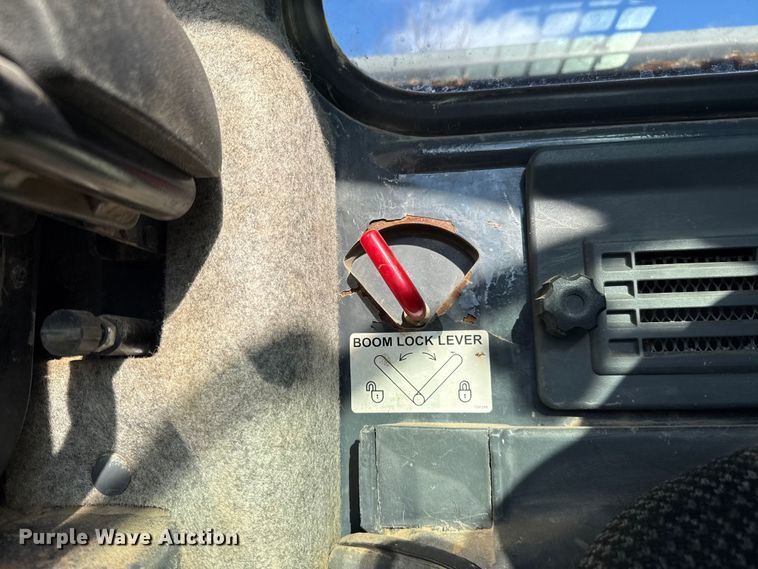 image for item ES5769 2013 John Deere 323DT tracked skid steer loader