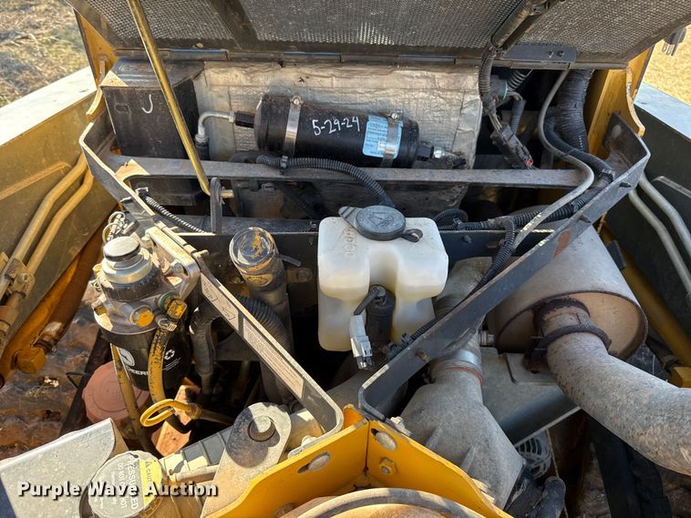 image for item ES5769 2013 John Deere 323DT tracked skid steer loader