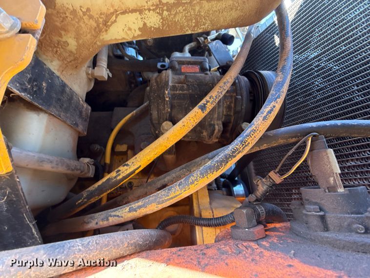 image for item ES5769 2013 John Deere 323DT tracked skid steer loader