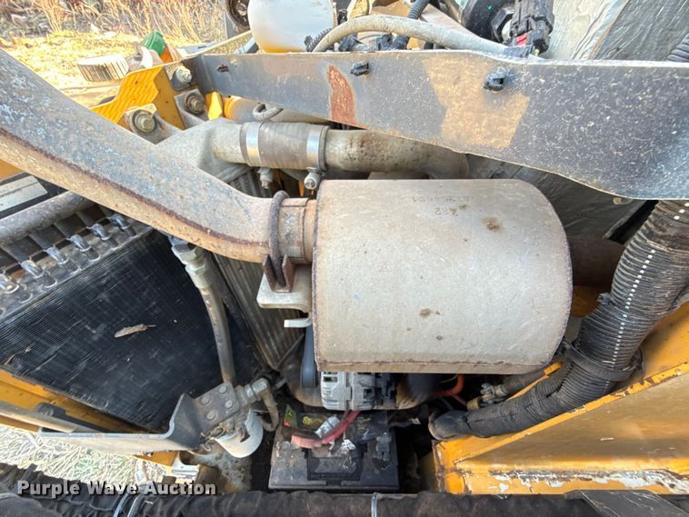 image for item ES5769 2013 John Deere 323DT tracked skid steer loader