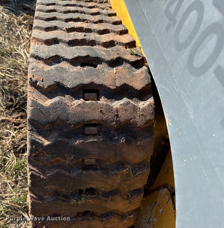 image for item ES5769 2013 John Deere 323DT tracked skid steer loader