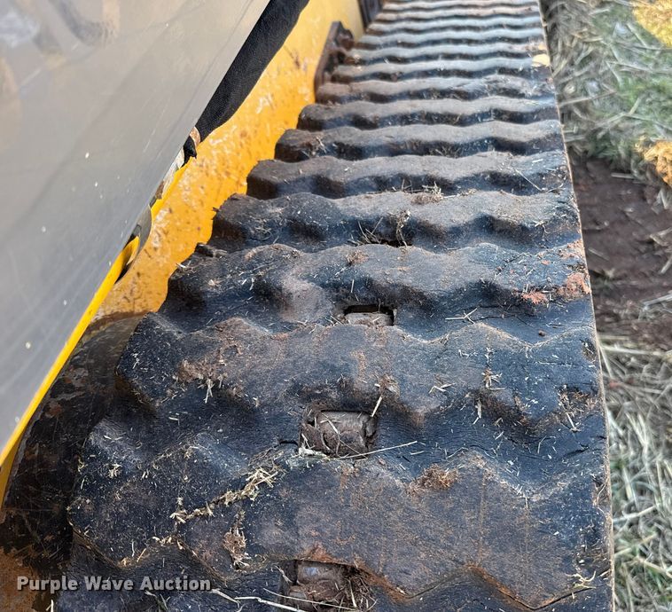 image for item ES5769 2013 John Deere 323DT tracked skid steer loader