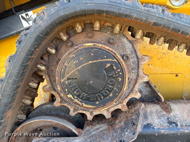 image for item ES5769 2013 John Deere 323DT tracked skid steer loader