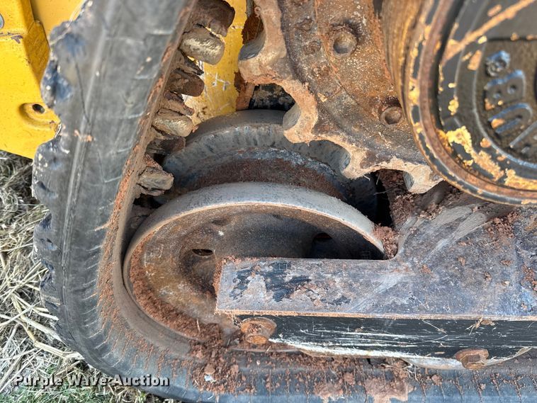 image for item ES5769 2013 John Deere 323DT tracked skid steer loader