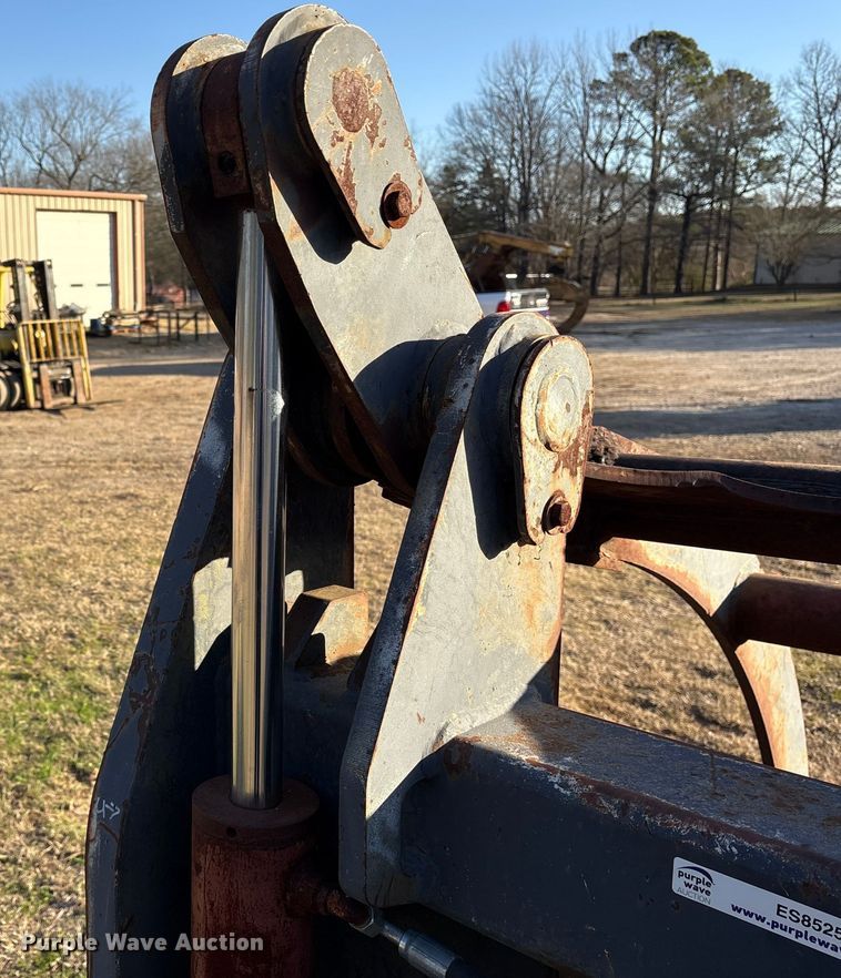 image for item ES8525 JRB 544H  wheel loader root grapple bucket