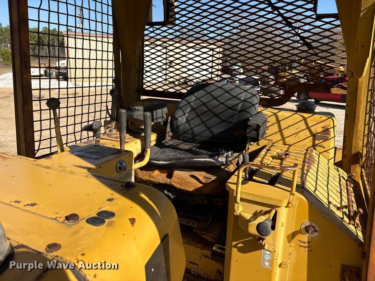 image for item ES8528 1989 Caterpillar D6D dozer
