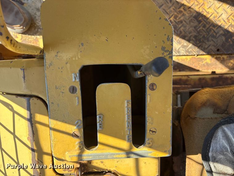 image for item ES8528 1989 Caterpillar D6D dozer