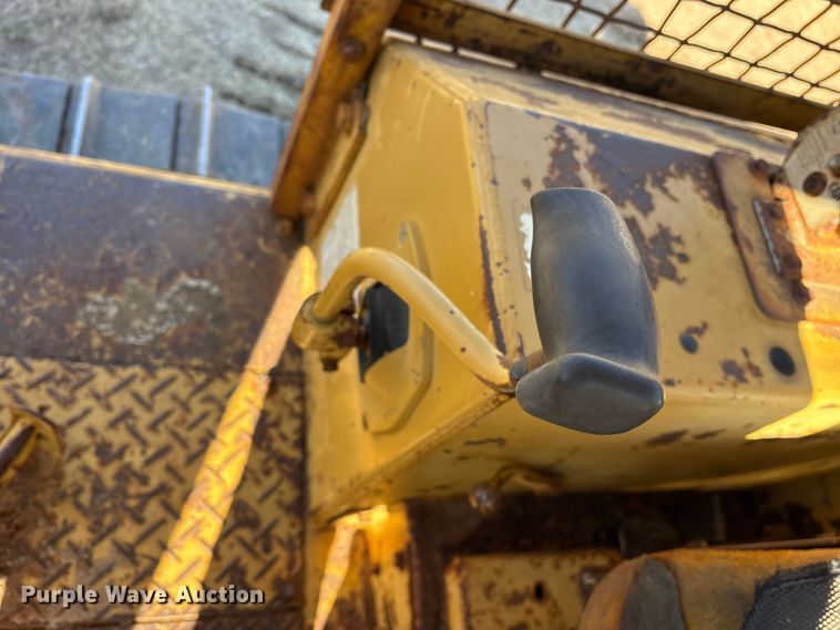 image for item ES8528 1989 Caterpillar D6D dozer