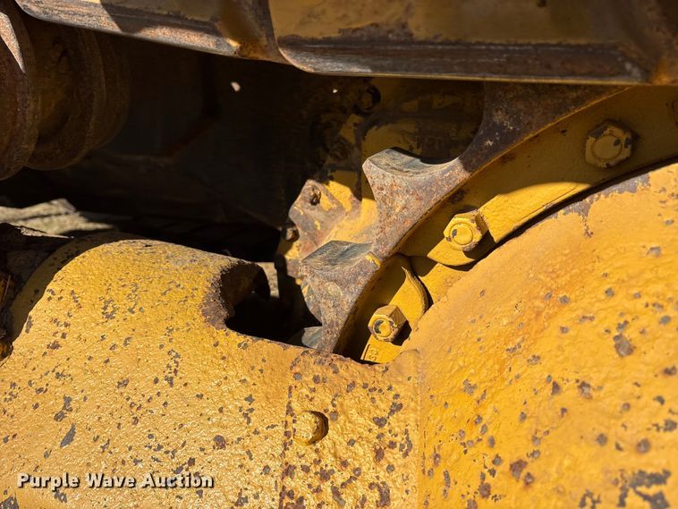 image for item ES8528 1989 Caterpillar D6D dozer