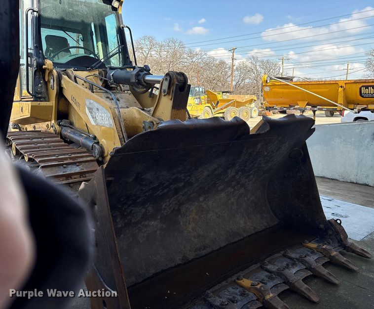 image for item ES8535 2010 Caterpillar 963D track loader