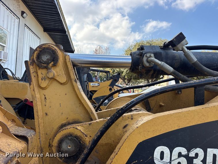 image for item ES8535 2010 Caterpillar 963D track loader