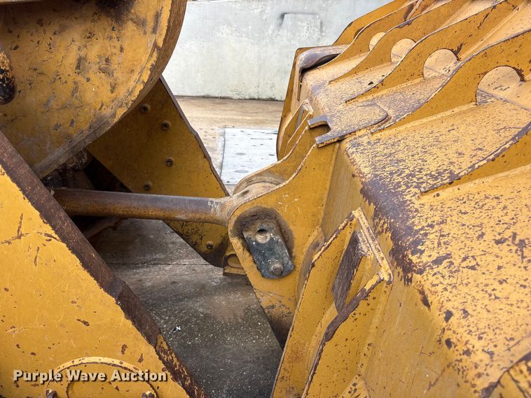 image for item ES8535 2010 Caterpillar 963D track loader