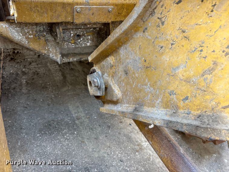 image for item ES8535 2010 Caterpillar 963D track loader