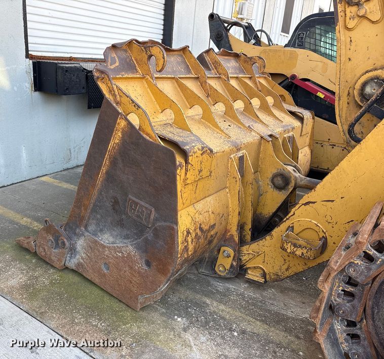image for item ES8535 2010 Caterpillar 963D track loader