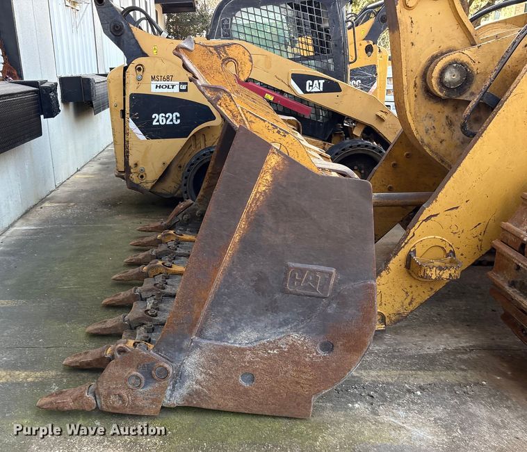 image for item ES8535 2010 Caterpillar 963D track loader