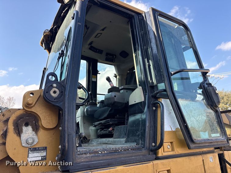 image for item ES8535 2010 Caterpillar 963D track loader