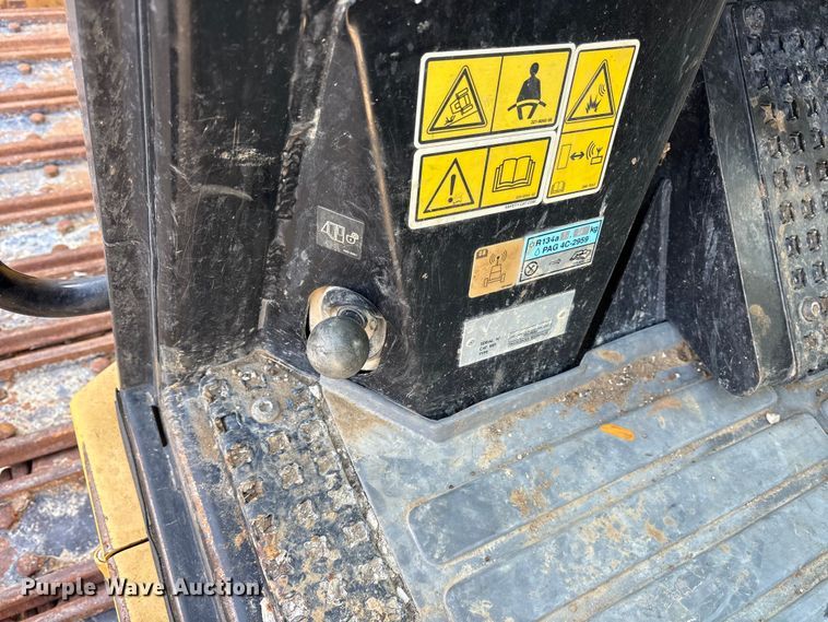 image for item ES8535 2010 Caterpillar 963D track loader