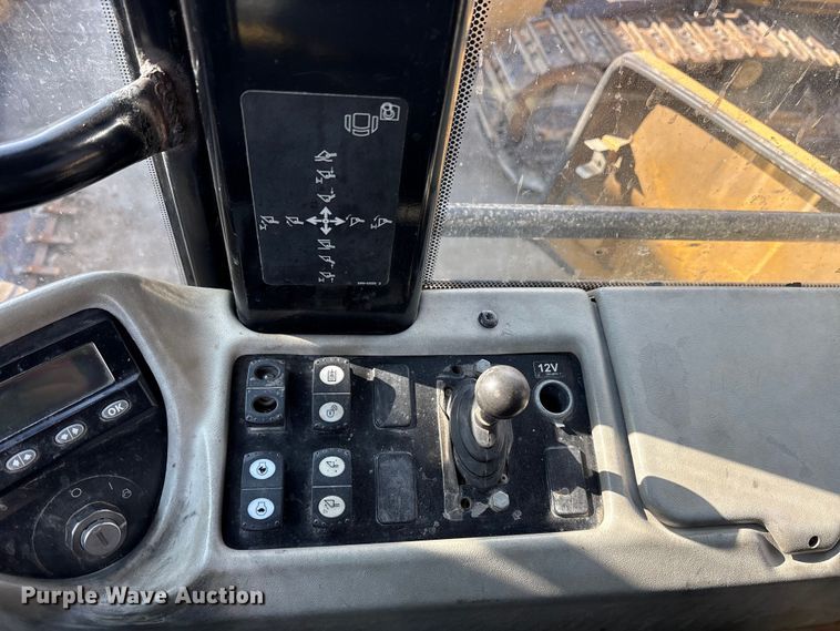 image for item ES8535 2010 Caterpillar 963D track loader