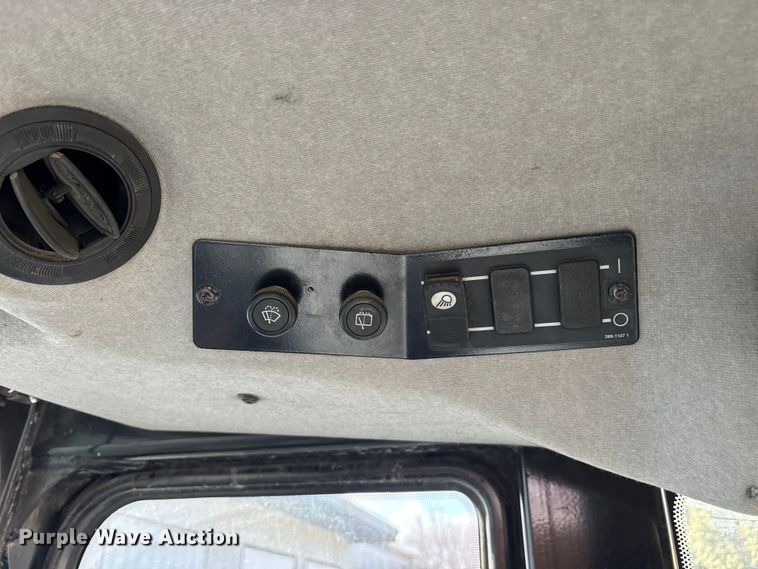 image for item ES8535 2010 Caterpillar 963D track loader