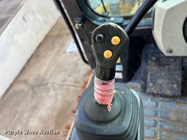 image for item ES8535 2010 Caterpillar 963D track loader